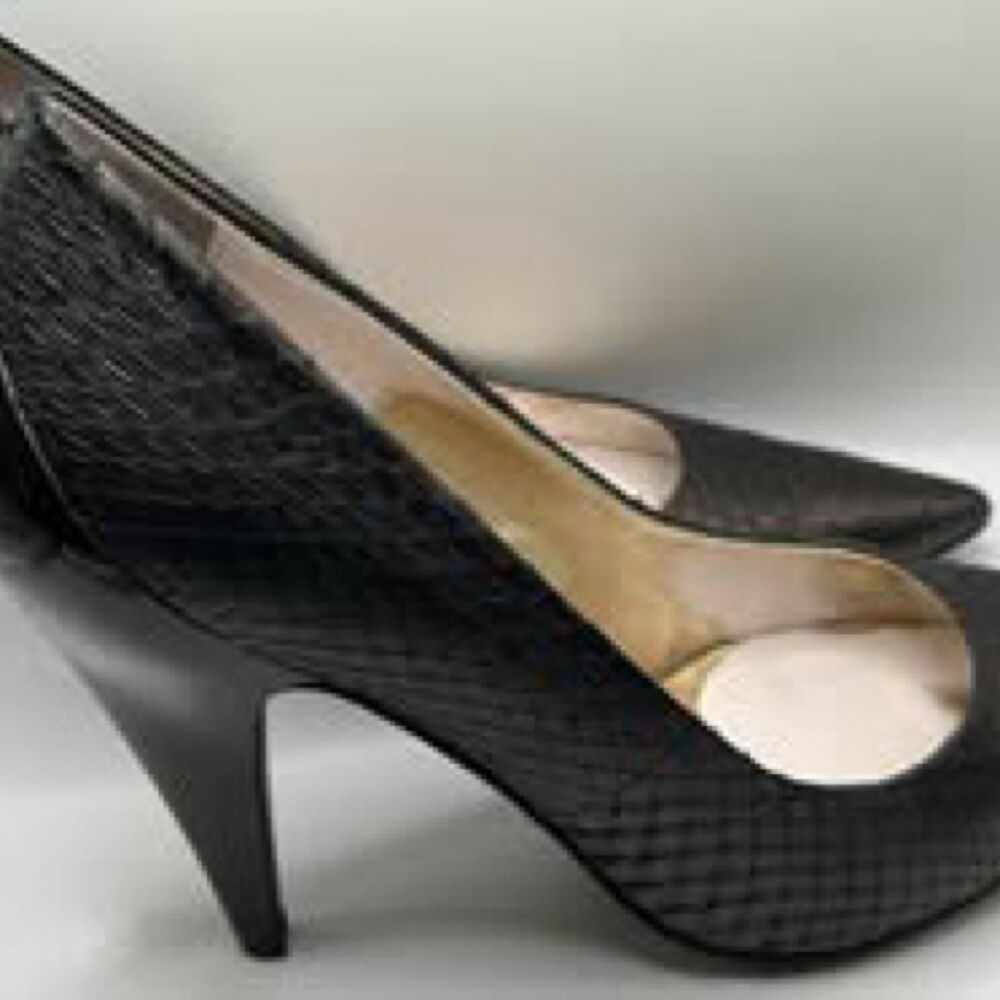 Size 8 Michael-Shannon-Black Snakeskin Pumps